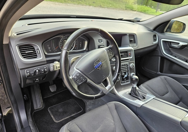 Volvo V60 cena 39900 przebieg: 291000, rok produkcji 2014 z Łomianki małe 529